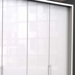 Pharao24 Geräumiger Kleiderschrank Grinzia><noscript><img width=