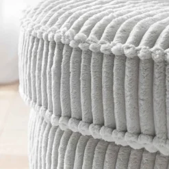 Pharao24 Hellgrauer Sessel mit Hocker Mirabal><noscript><img width=